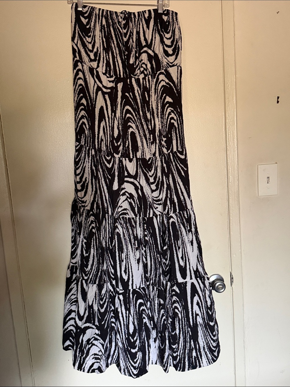 New York & Company L Black and White Swirl Maxi Skirt-Dress
